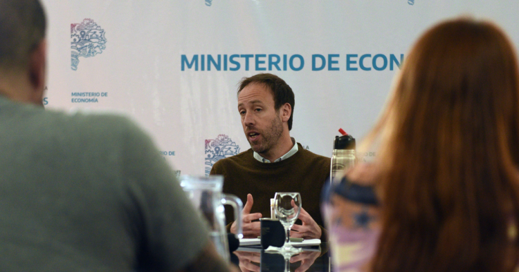Expectativa y misterio: ¿Qué ofrecerá Kicillof a docentes y estatales en las nuevas paritarias?