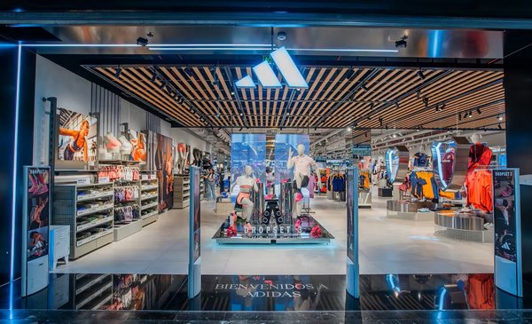 ¡No te lo pierdas! Adidas lanza megaoferta en zapatillas desde $38 mil