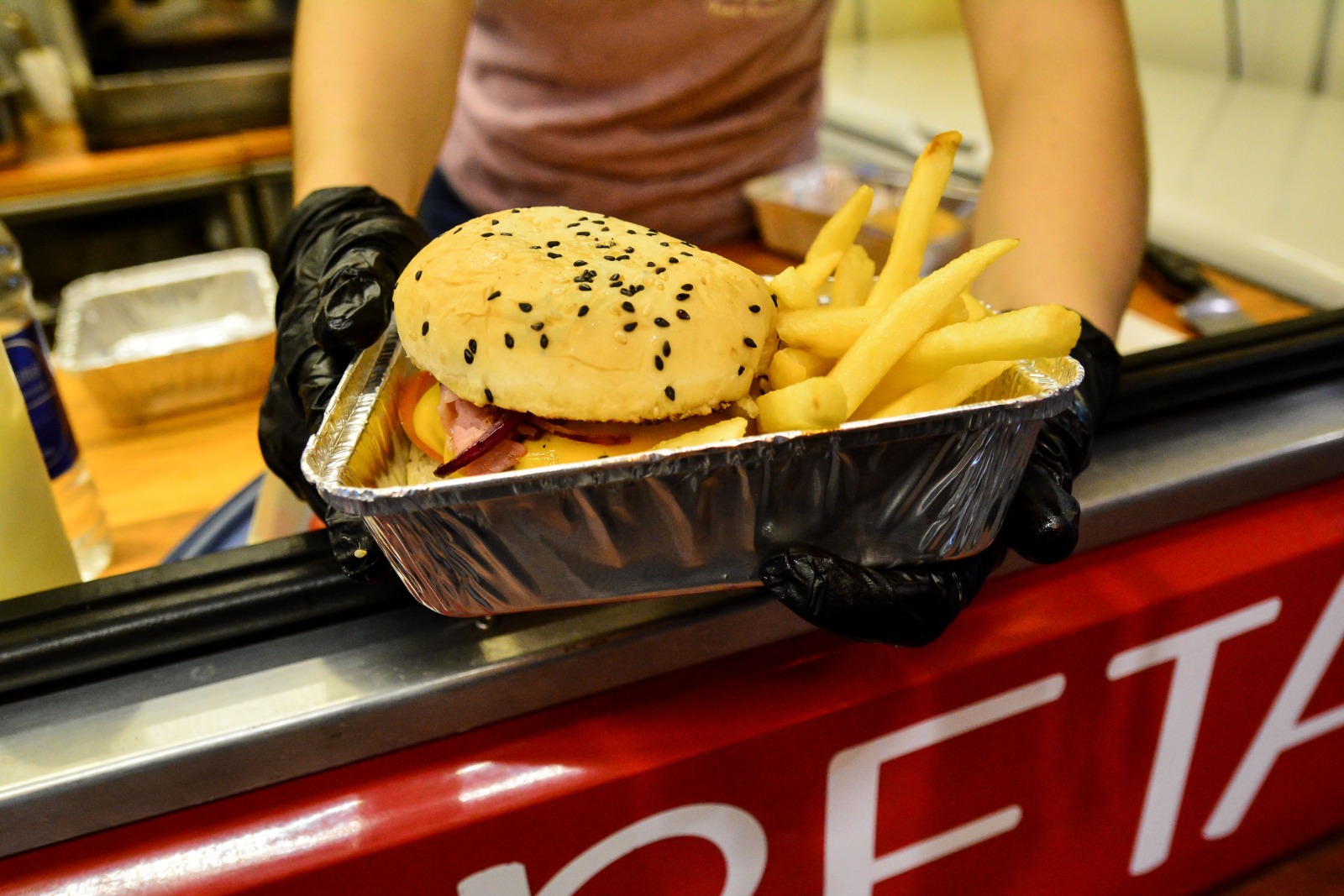 Escobar se rinde a la hamburguesa: ¿qué sorpresas te esperan?