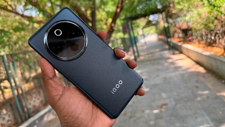 Lo están liquidando: este celular gama media con specs premium bajó de precio en Argentina