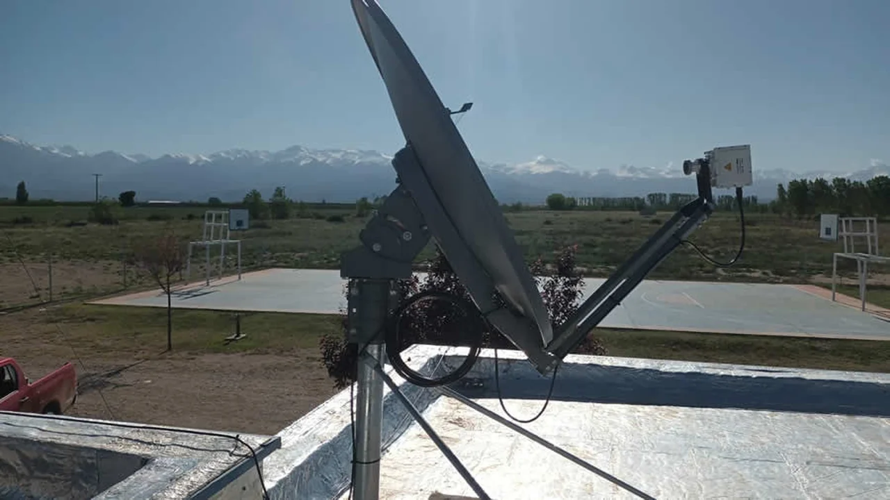 En el explosivo duelo espacial: Hughes y Eutelsat se enfrentan a Starlink con ambiciosas apuestas tecnológicas